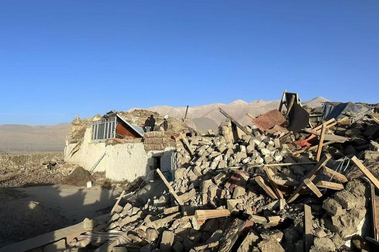 Earthquake Strikes Remote Tibet and Nepal, Claiming Over 120 Lives