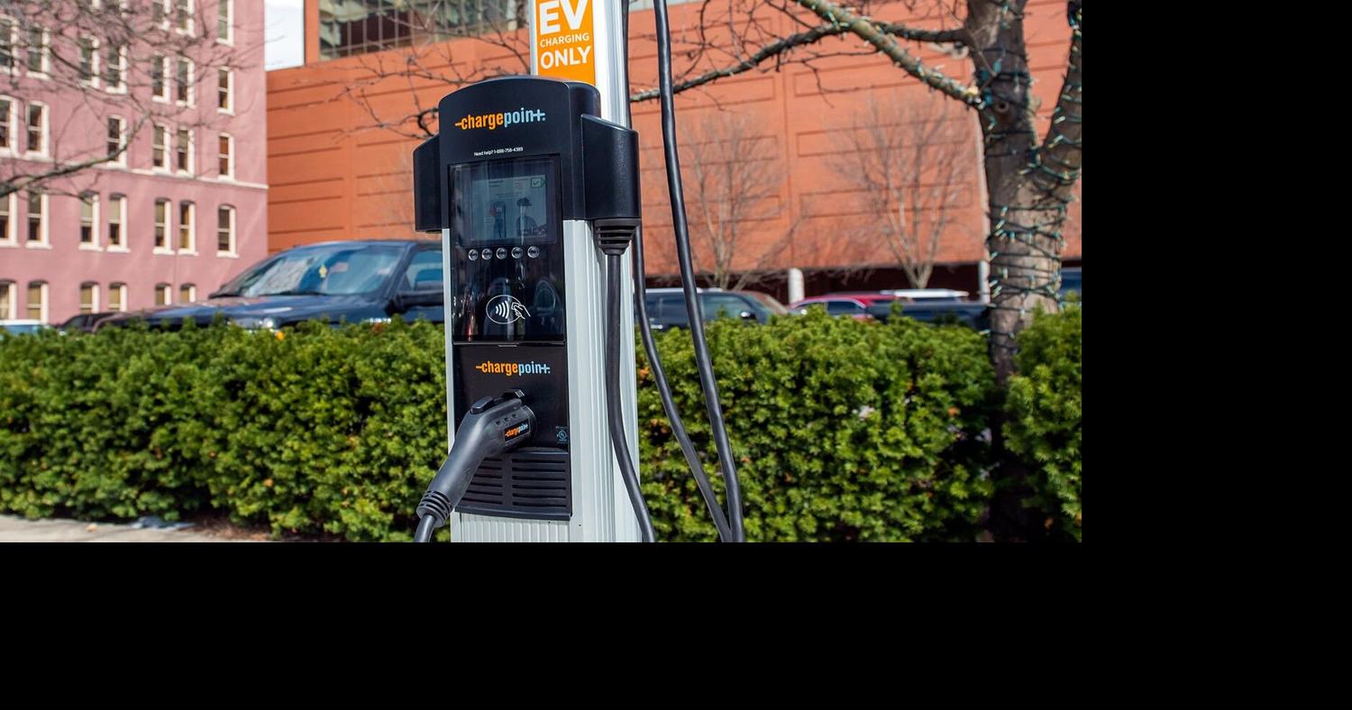 6 downtown Fort Wayne electric vehicle charging stations on Wayne and