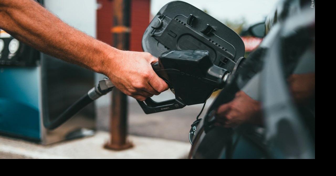 Fort Wayne gas prices drop below $3 amid holiday travel surge