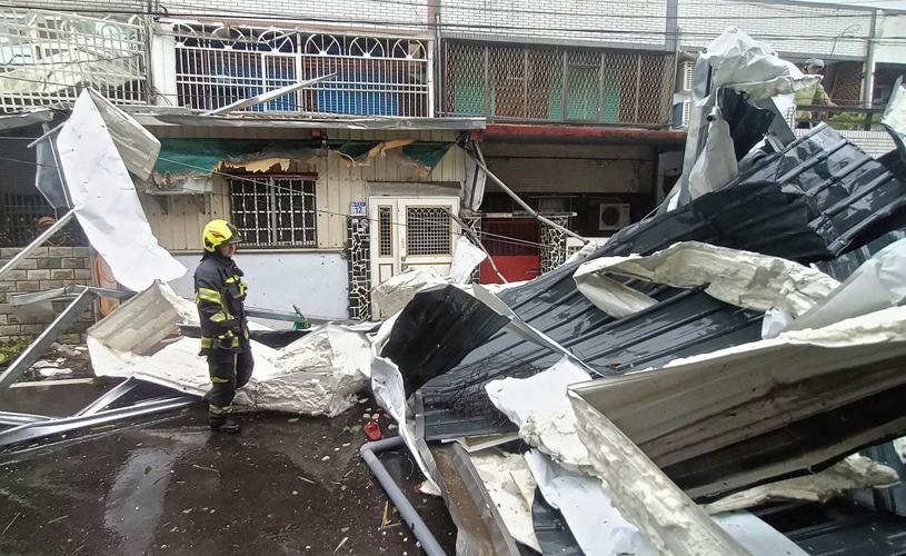 Typhoon Kong-rey bashes Taiwan, the largest storm to hit island since 1996 | News | wfft.com