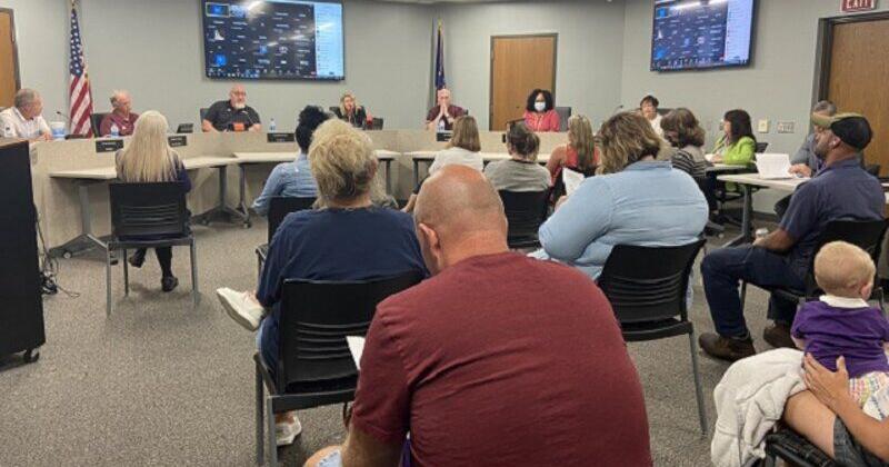 East Allen County Schools board votes 4-3 to keep masks optional in schools
