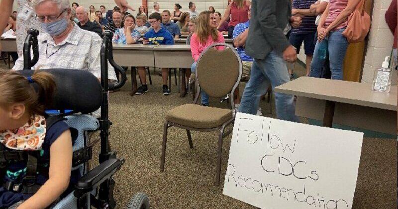 Southwest Allen County School Board votes 4-1 to keep masks recommended