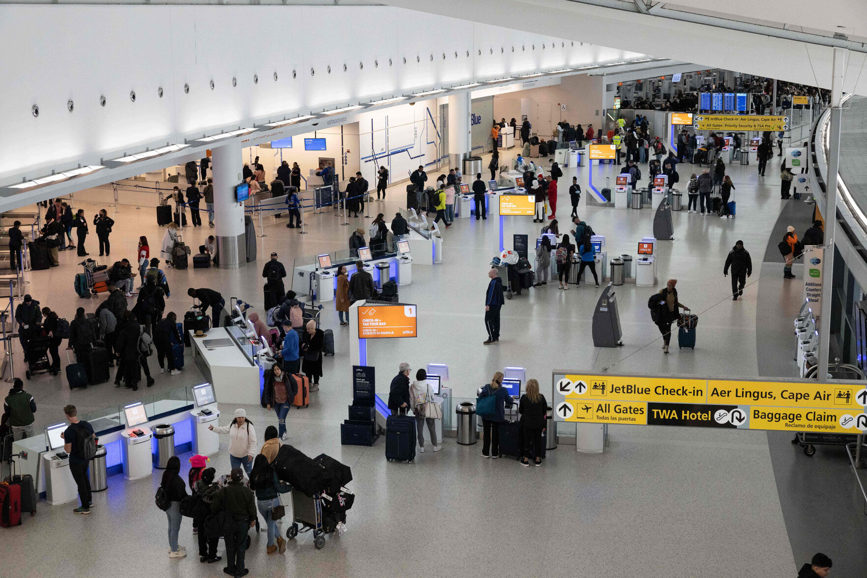 JFK Airport s international terminal remains closed after