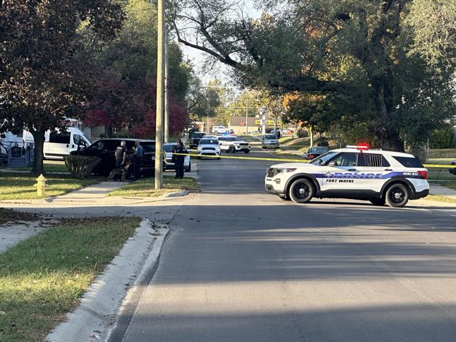 Fort Wayne police surround northwest Fort Wayne home Local