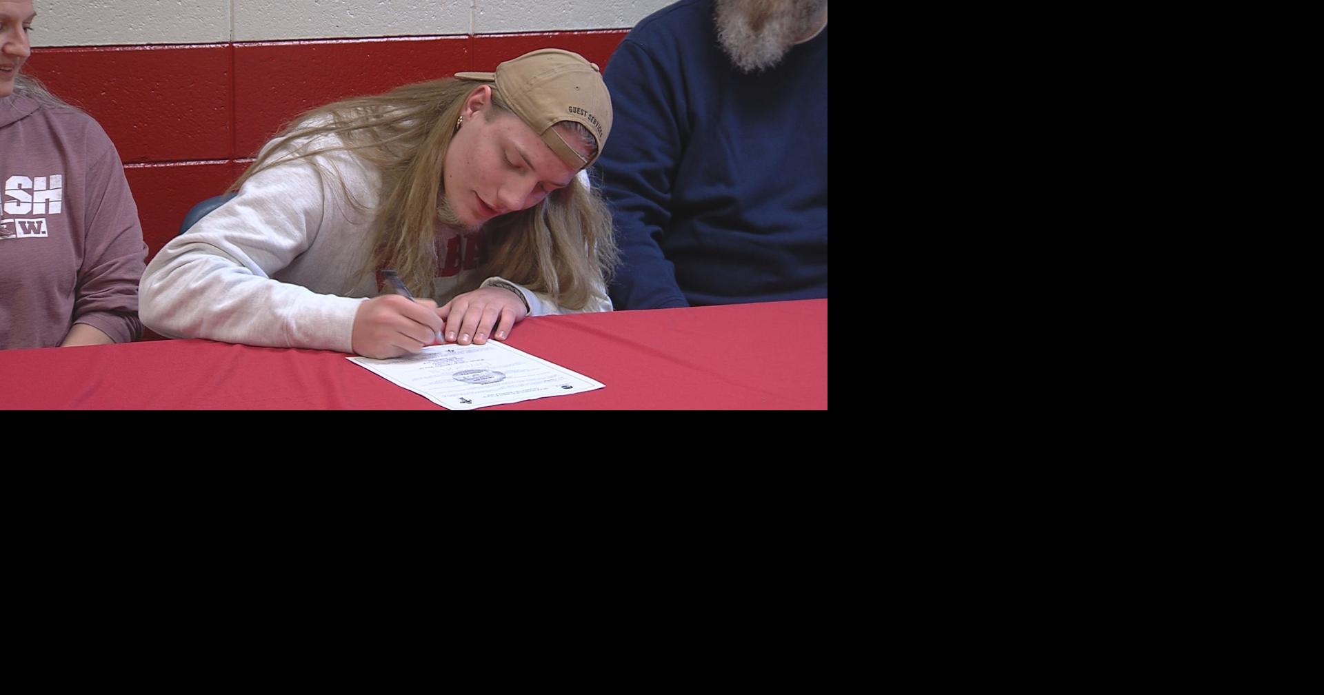 Heritage's Whitacre signs with Wabash High School
