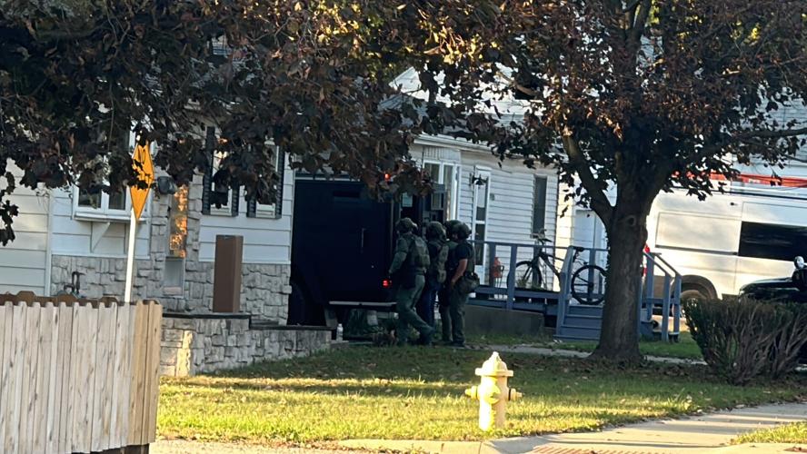 Fort Wayne police surround northwest Fort Wayne home Local