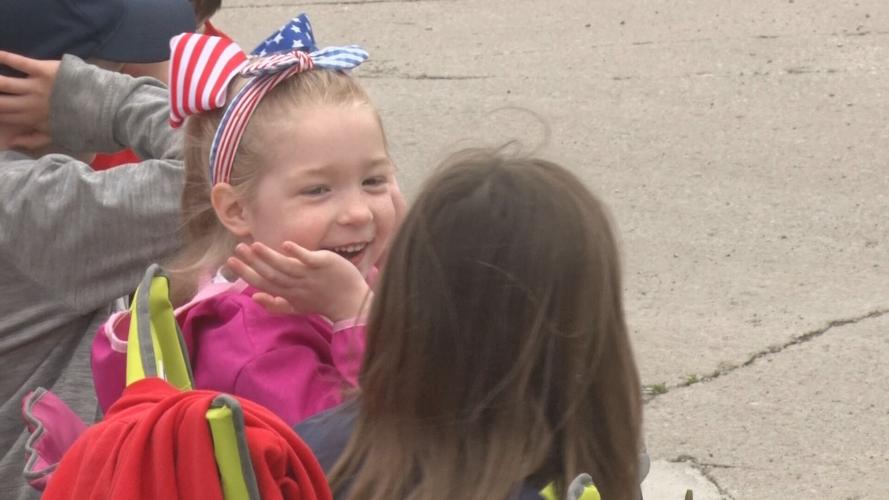 Hundreds honor fallen soldiers at Memorial Day parades across Fort