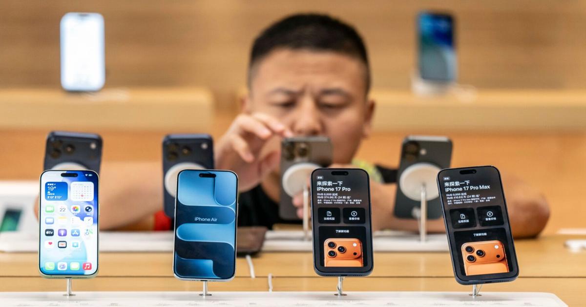 A conceptual image showing a futuristic smartphone with glowing internal memory chips and a price tag showing over 500 dollars, set against a backdrop of a digital supply chain map