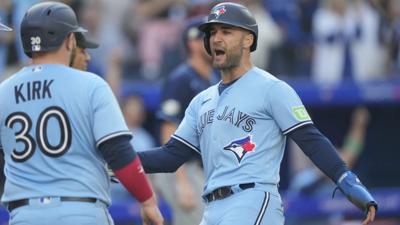 Luis Robert Jr. vs Julio Rodriguez: Who Wins the Gold Glove Award