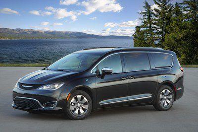 Chrysler Pacifica Hybrid Earns 2020 Best Family Cars Award From Parents Magazine News Wfmz Com