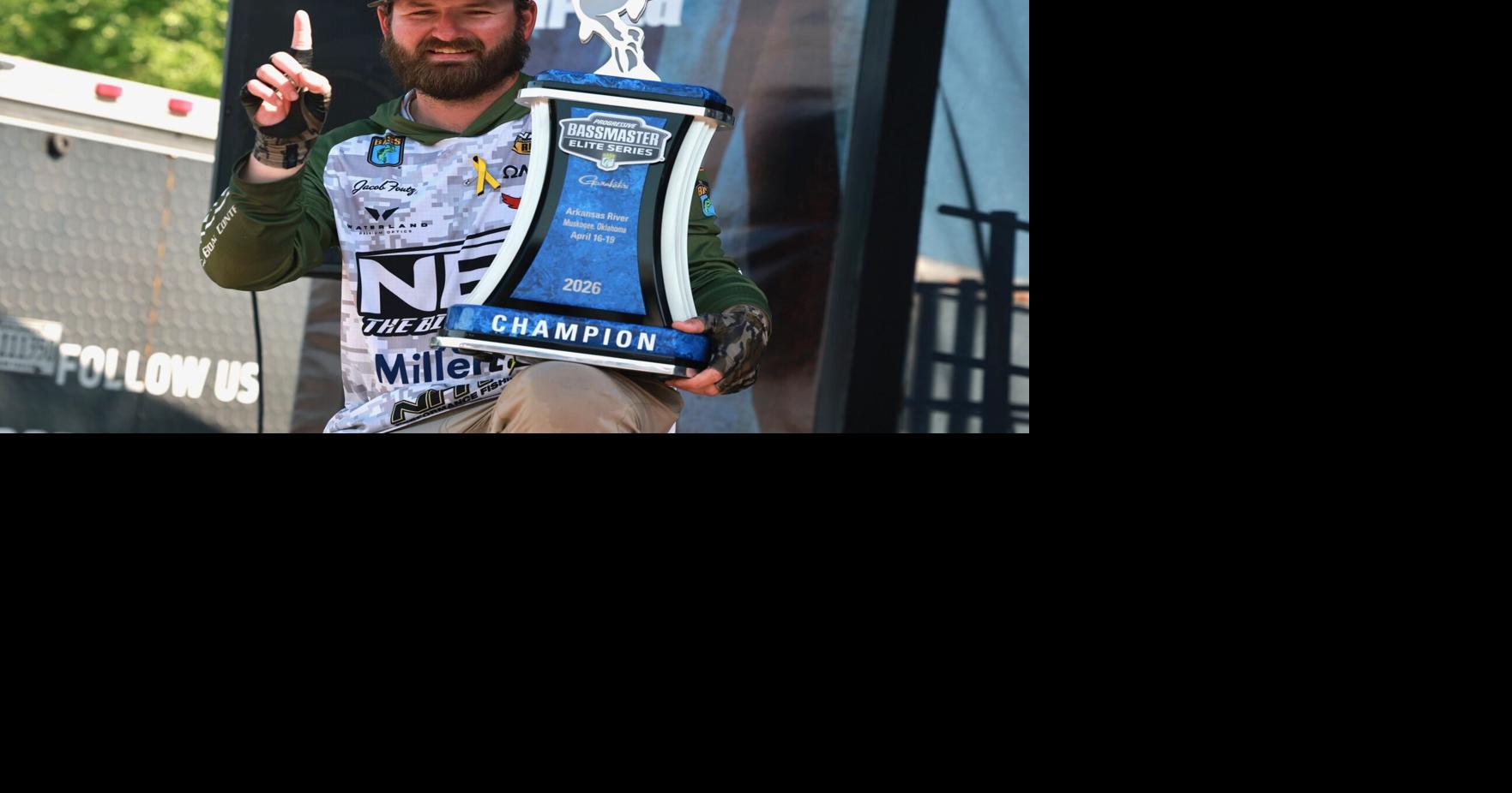 Foutz finds late-day kicker for Bassmaster Elite win at Arkansas River