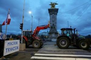 Fuming French farmers camp out in Paris despite government pledges