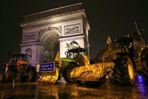 Farmers enter Paris on tractors in protest at trade deal