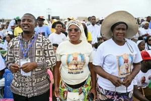 Pope Leo XIV calls for 'hope' before 100,000 faithful in Angola