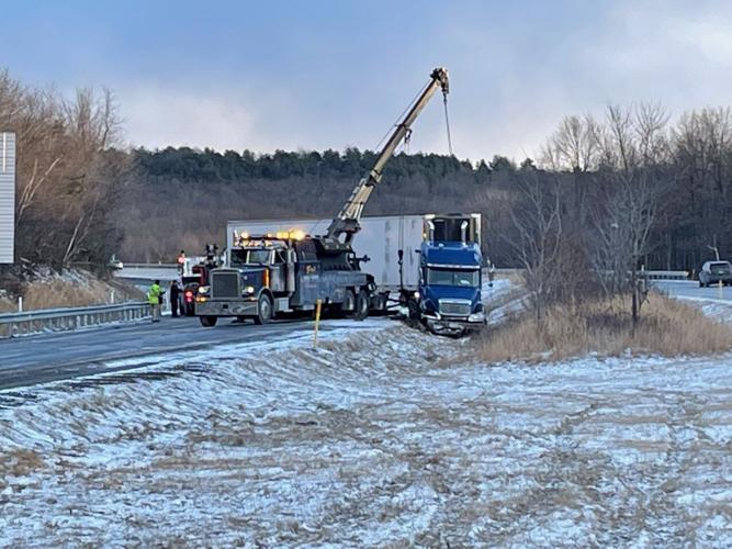 Multi-vehicle crash temporarily closes I-81 in Schuylkill County ...