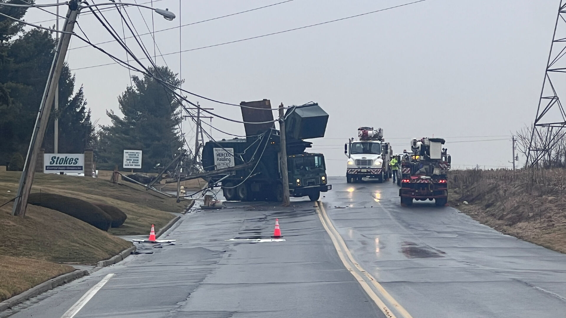 Pickup+driver+cuts+a+utility+pole%2C+downing+wires+on+Cowpath+Road+Saturday+night