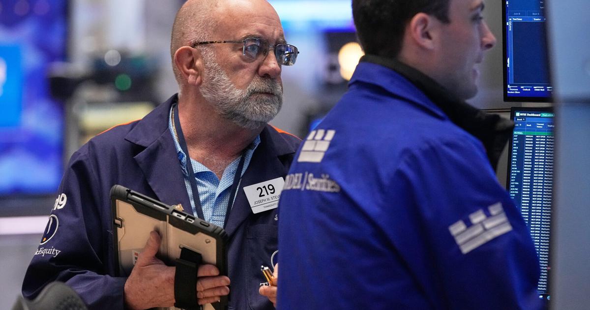 US stocks hover just below records as oil slips on hopes of an Iran ...