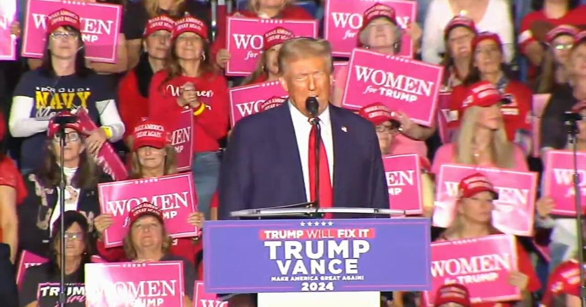 Trump urges voters to turn out on Election Day during downtown Reading ...