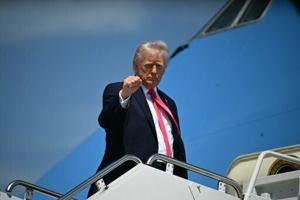 Trump say Iran blockade continues despite Hormuz reopening