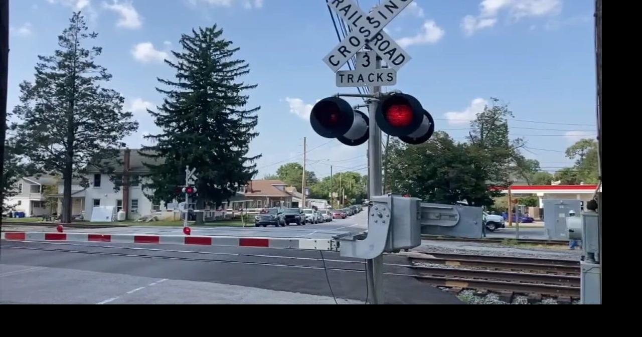 Man, 26, dead after being hit by train at Alburtis street crossing ...