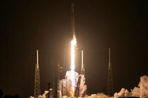 International crew set to dock at space station