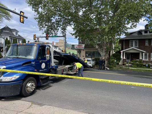 Crash injures 3 in Bethlehem with vehicles heavily damaged, utility ...