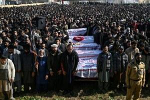 Thousands gather as Pakistan buries victims of mosque suicide attack