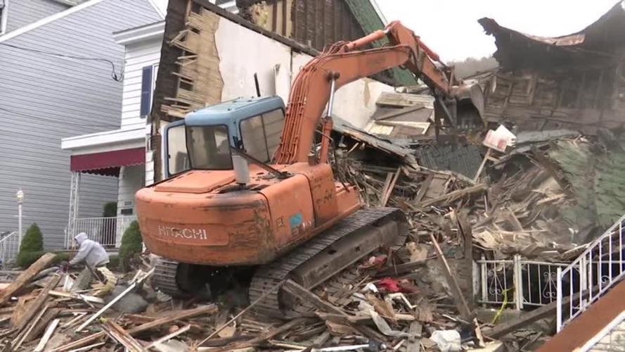 Demolition crews tear down remainder of collapsed building in ...