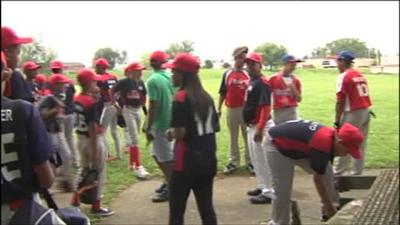 Beisbol Ninos Dominicanos Quieren Ganarse A La Fanaticada Con Su Buen Juego Deportes Wfmz Com