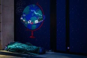 France's homeless wrap up to survive at freezing year's end