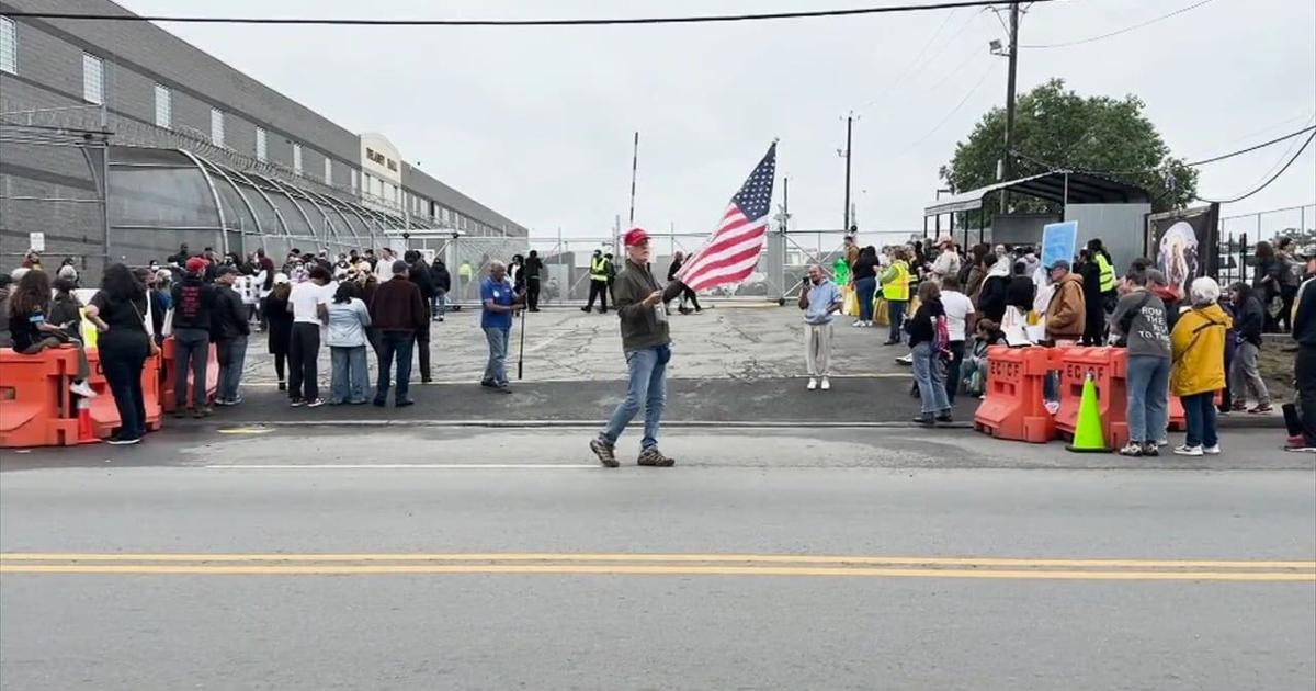 Protesters clash with police as tensions erupt at N.J. detention center amid hunger‑strike allegations