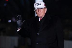 Dollar struggles to recover from losses after Trump comments