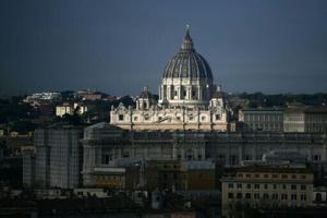 St Peter's Basilica gets terrace cafe for 400th anniversary