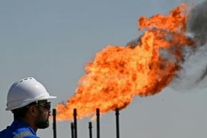 Oil at four-year high, stocks slip after Trump blockade warning