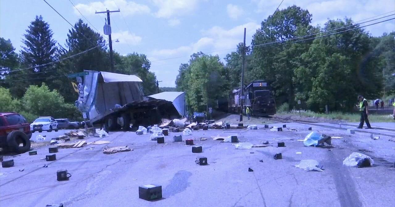 Car batteries spill onto roadway after crash between train, tractor-trailer in Schuylkill - Vimarsana News