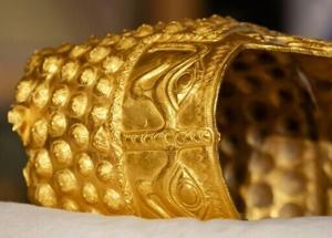 Dutch trial over theft of golden Romanian helmet begins