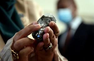 De Beers sale drags in diamond doldrums