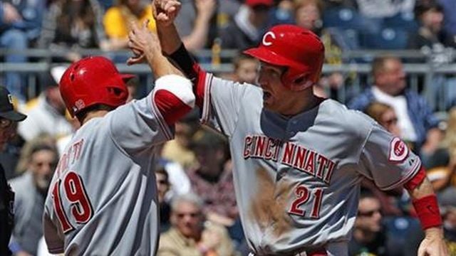 Joey Votto, playing through sore knee, swats 2 HR to help Reds stay in  playoff race