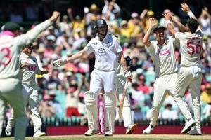 England lose Crawley as they battle to save final Ashes Test