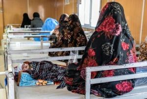 Afghan mothers seek hospital help for malnourished children