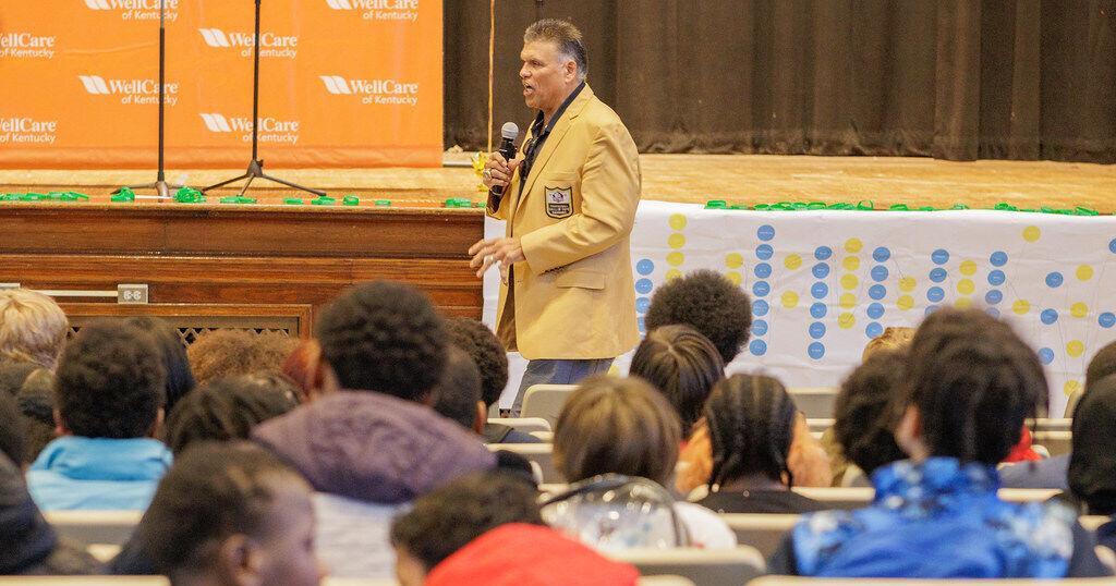 KENTUCKY STUDENTS CREATE A CULTURE OF BELONGING ON NATIONAL NO ONE EATS ALONE® DAY