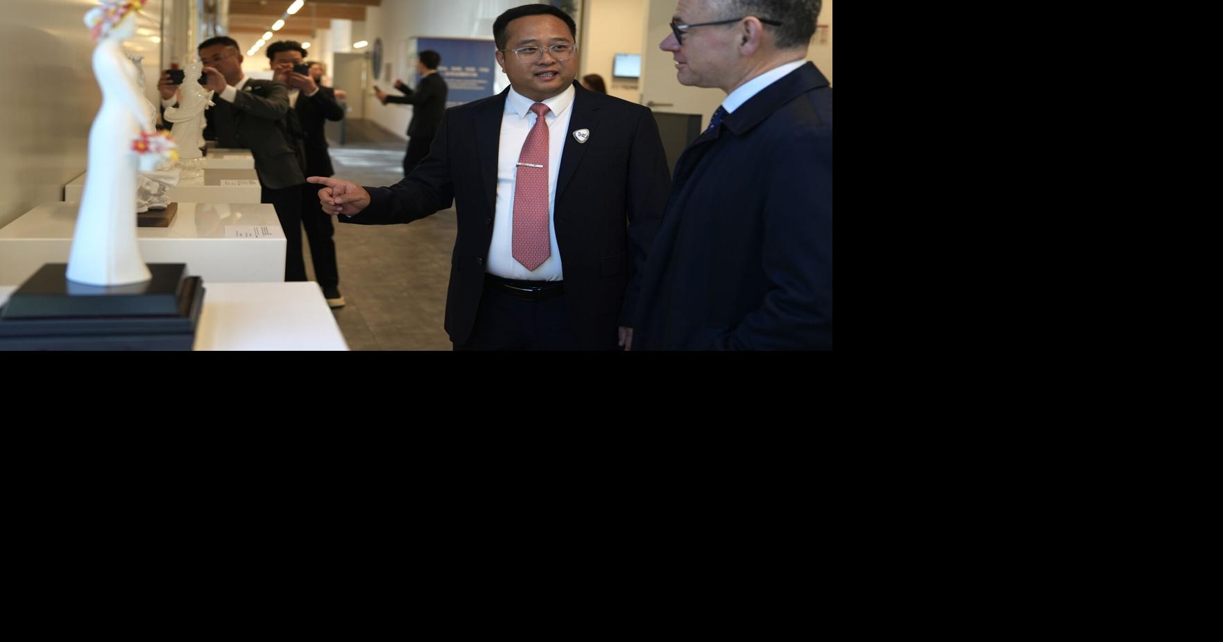 Xinhua Silk Road: Chinese county stages white porcelain exhibition in Geneva