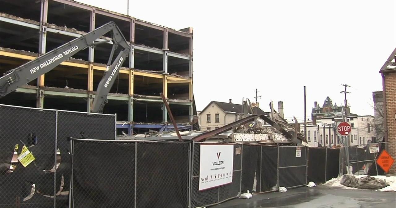 'Like a mini earthquake': Witnesses shaken by beam falling on Bethlehem building during garage demo, historic district's concerns heightened | Lehigh Valley Regional News - Vimarsana News