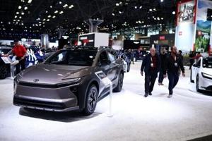 US automakers report mixed sales as car market awaits war impact
