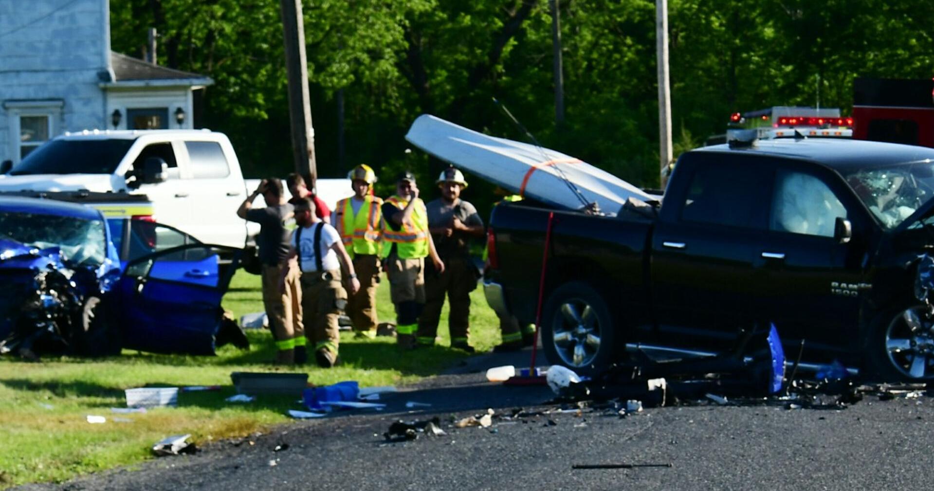 Truck, car involved in apparent head-on crash in Mahoning Twp. - Vimarsana News