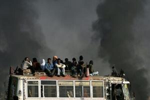 With monitors and lawsuits, Pakistanis fight for clean air