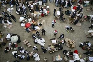 Fujimori leads chaotic Peru vote, election officials face charges