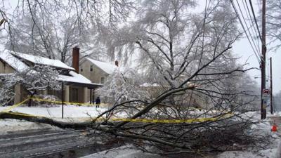 Thousands Deal With Power Outages On Top Of Ice Snow Weather Wfmz Com