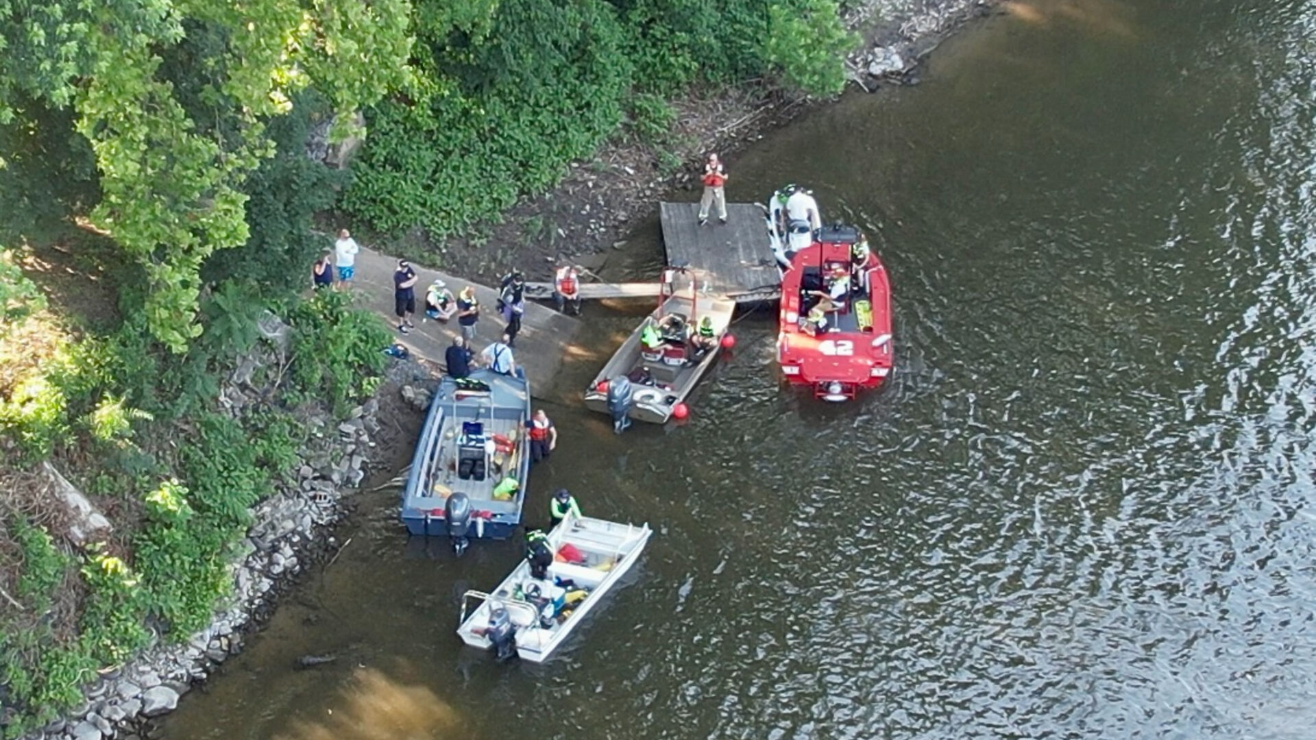 Crews spend hours searching for man who fell into Delaware River ...