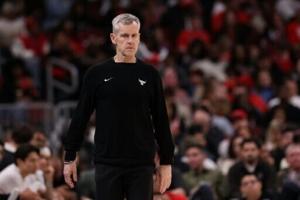 Donovan steps down as Bulls coach